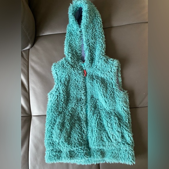 Mini Boden Other - Girls shaggy zip front vest with hood size 5-6x